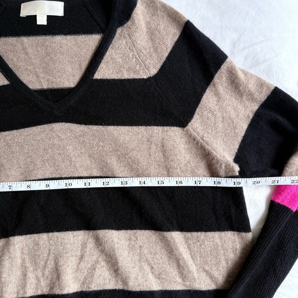 LISA TODD 100% Cashmere Striped Sweater V-Neck Beige Black Pink Soft Cozy PM - Picture 5 of 7